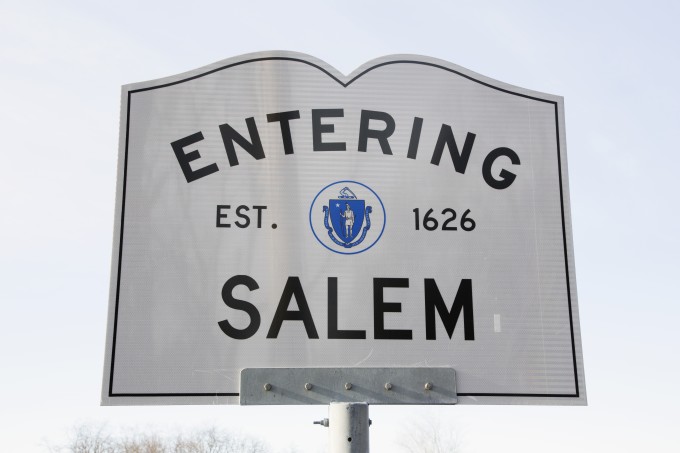 Salem road sign