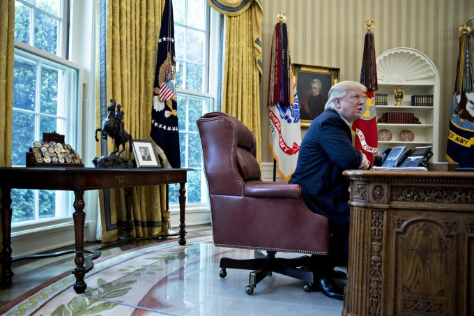 Donald Trump in Oval Office